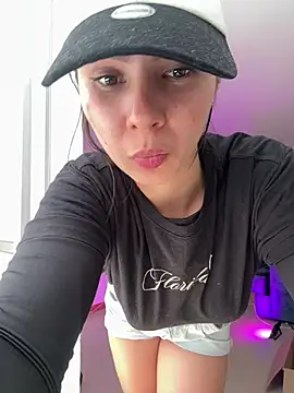 Snapshot of SofiaG_ chatting on 02/04/25, 05:12 SofiaG online show from 02/04/25, 05:12