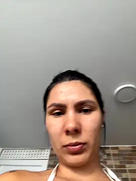 Snapshot of SofiaG_ chatting on 10/05/25, 04:38 SofiaG online show from 10/05/25, 04:38