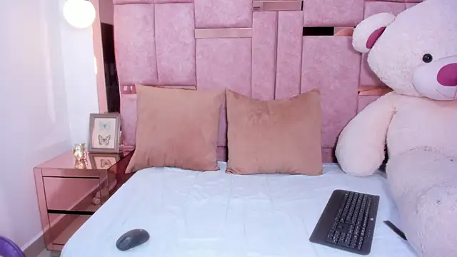 kaylin jann online show from 10/31/25, 06:20