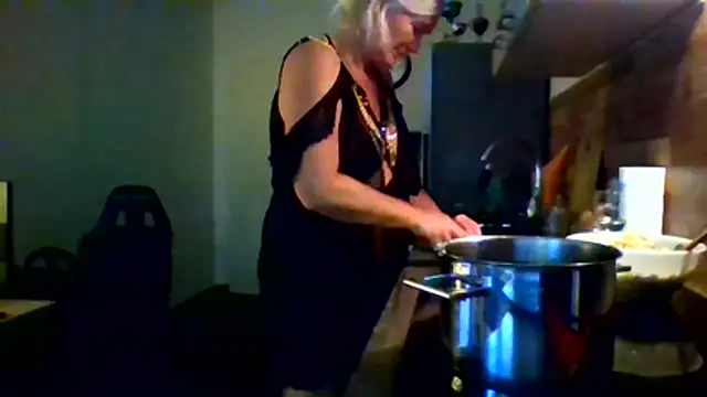 Snapshot of Your_Wish_4U chatting on 11/01/25, 02:41 Your Wish 4U online show from 11/01/25, 02:41