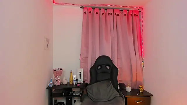 Snapshot of indra_cam chatting on 01/31/25, 07:18 indra cam online show from 01/31/25, 07:18