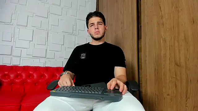 Snapshot of danielclarton1 chatting on 12/10/24, 06:44 danielclarton1 online show from 12/10/24, 06:44