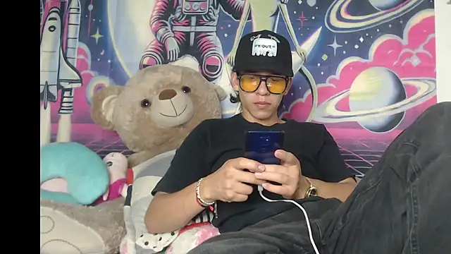 Snapshot of axel_sex_69 chatting on 10/16/25, 10:44 axel sex 69 online show from 10/16/25, 10:44