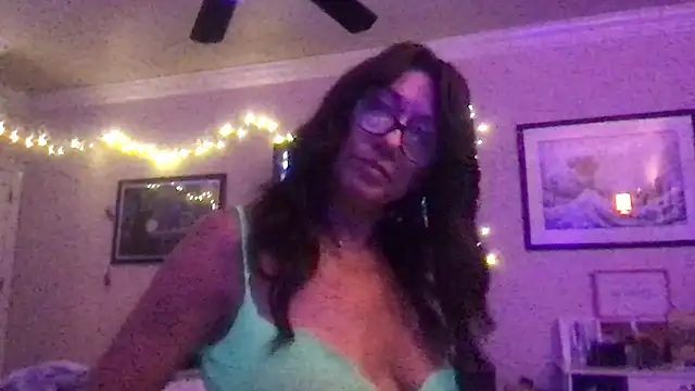 Snapshot of karrmmaa chatting on 01/08/25, 02:03 karrmmaa online show from 01/08/25, 02:03