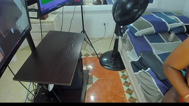 Evelonga 707 online show from 01/11/25, 07:05