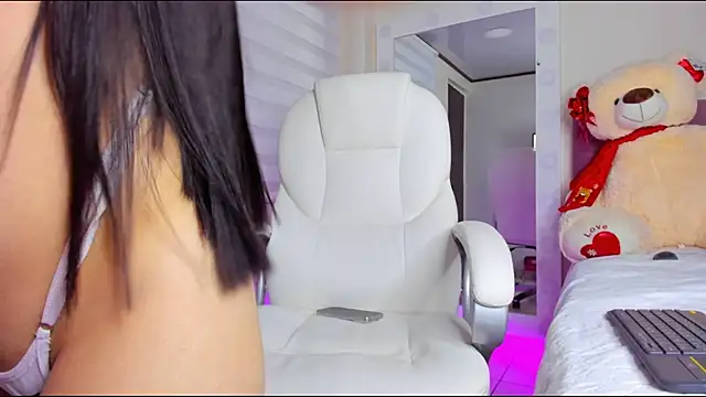 Snapshot of isaa_19 chatting on 02/06/25, 10:26 isaa 19 online show from 02/06/25, 10:26