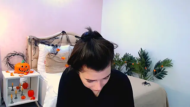  Sun Shy  online show from 10/31/25, 06:47