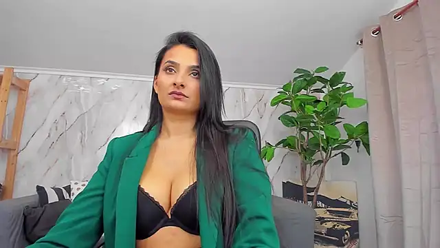 Snapshot of JennaPrice chatting on 03/05/25, 03:29 JennaPrice online show from 03/05/25, 03:29