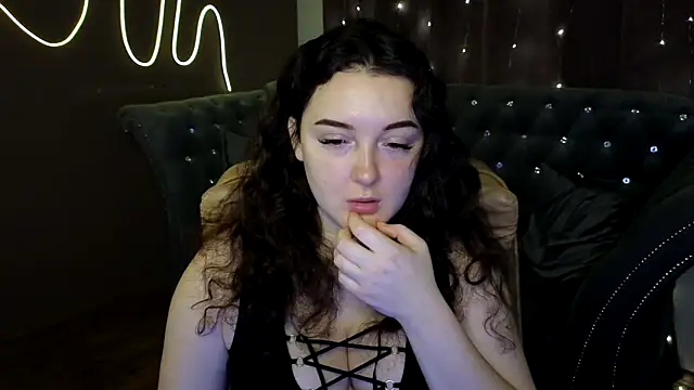 GloriNichols online show from 12/08/24, 06:01