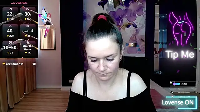 Snapshot of AriaGray chatting on 10/13/25, 01:33 AriaGray online show from 10/13/25, 01:33