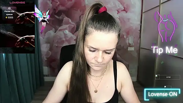 Snapshot of AriaGray chatting on 10/16/25, 01:45 AriaGray online show from 10/16/25, 01:45