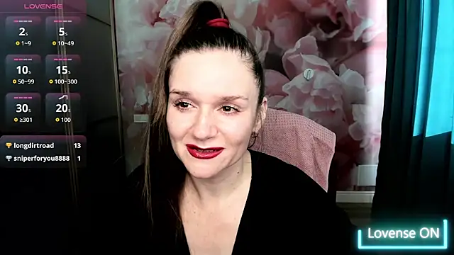 Snapshot of AriaGray chatting on 11/02/25, 09:00 AriaGray online show from 11/02/25, 09:00