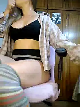 Snapshot of deliciousqueenhot chatting on 09/25/25, 08:12 deliciousqueenhot online show from 09/25/25, 08:12