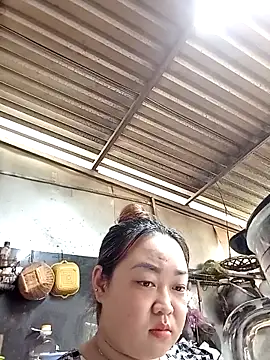 VyOanh2K online show from 10/23/25, 06:02