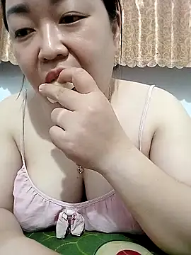 VyOanh2K online show from 10/24/25, 02:57