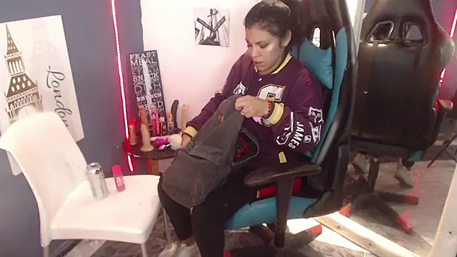 MartinaFonse online show from 12/19/24, 02:01