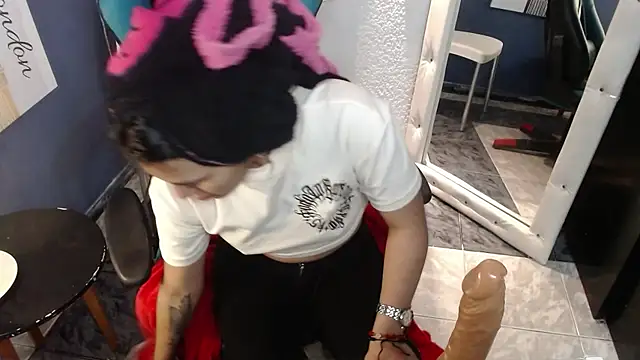 MartinaFonse online show from 02/04/25, 12:22