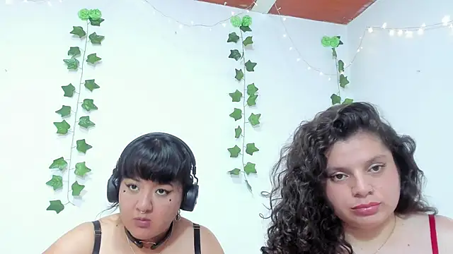 Snapshot of Karol_IsabelCouple chatting on 03/19/25, 03:52 Karol IsabelCouple online show from 03/19/25, 03:52