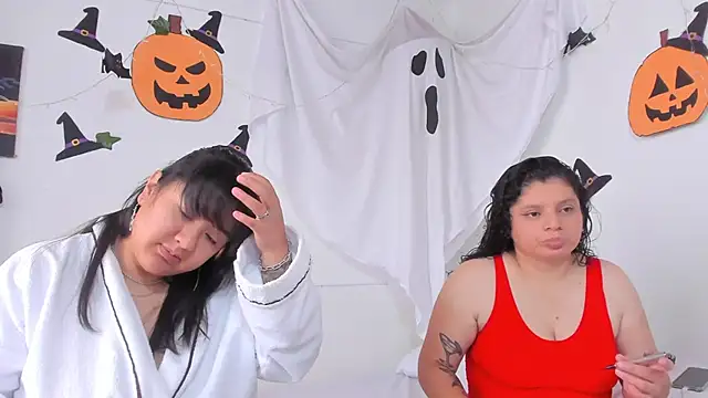 Snapshot of Karol_IsabelCouple chatting on 11/02/25, 04:31 Karol IsabelCouple online show from 11/02/25, 04:31