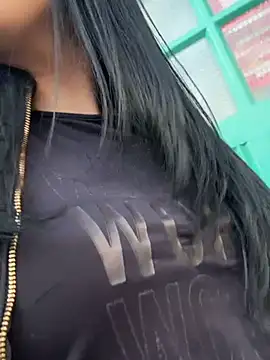 Snapshot of Sara_luna_ chatting on 01/15/25, 10:46 Sara luna online show from 01/15/25, 10:46