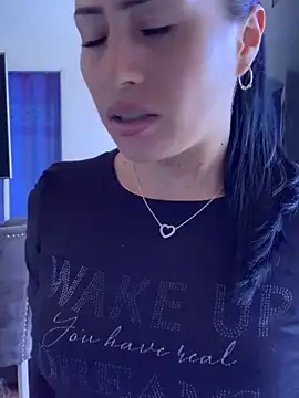 Snapshot of Sara_luna_ chatting on 01/18/25, 07:04 Sara luna online show from 01/18/25, 07:04