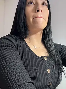 Snapshot of Sara_luna_ chatting on 02/27/25, 03:15 Sara luna online show from 02/27/25, 03:15