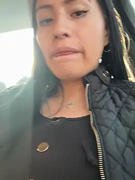 Snapshot of Sara_luna_ chatting on 02/28/25, 10:06 Sara luna online show from 02/28/25, 10:06