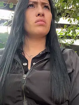 Snapshot of Sara_luna_ chatting on 03/13/25, 09:37 Sara luna online show from 03/13/25, 09:37