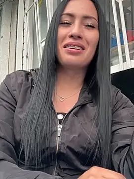 Snapshot of Sara_luna_ chatting on 03/21/25, 10:39 Sara luna online show from 03/21/25, 10:39