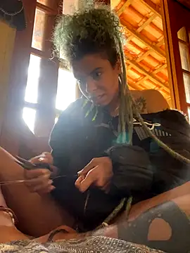 Snapshot of sammoura01 chatting on 09/19/25, 02:40 sammoura01 online show from 09/19/25, 02:40