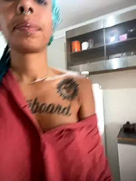 Snapshot of sammoura01 chatting on 11/08/25, 11:43 sammoura01 online show from 11/08/25, 11:43