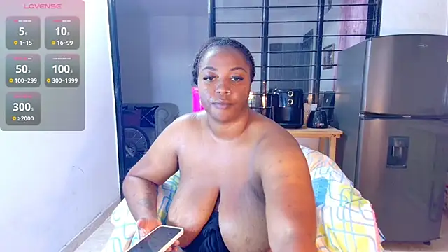 Snapshot of CiaraEbony chatting on 02/12/25, 12:44 CiaraEbony online show from 02/12/25, 12:44