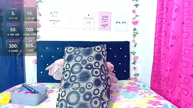 Snapshot of CiaraEbony chatting on 09/28/25, 09:25 CiaraEbony online show from 09/28/25, 09:25