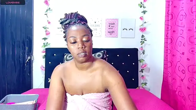 Snapshot of CiaraEbony chatting on 10/22/25, 12:22 CiaraEbony online show from 10/22/25, 12:22