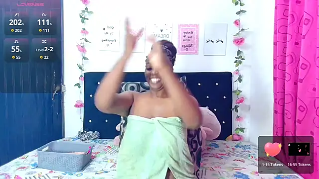 Snapshot of CiaraEbony chatting on 11/11/25, 02:00 CiaraEbony online show from 11/11/25, 02:00