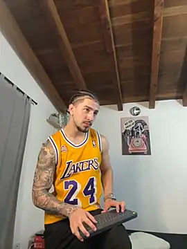 Valentino Xander online show from 11/07/25, 11:27