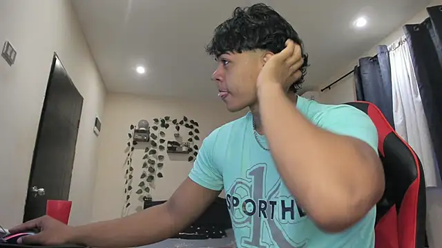 Snapshot of johan_beley_ chatting on 10/09/25, 02:37 johan beley online show from 10/09/25, 02:37