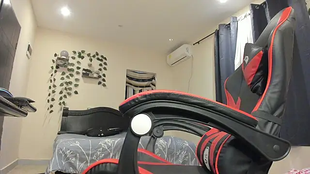 Snapshot of johan_beley_ chatting on 10/15/25, 02:06 johan beley online show from 10/15/25, 02:06