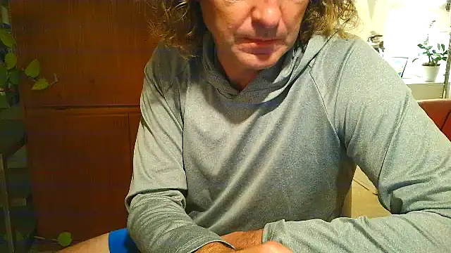 Snapshot of costanza7070 chatting on 10/17/25, 04:15 costanza7070 online show from 10/17/25, 04:15