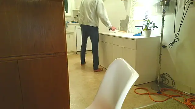 Snapshot of costanza7070 chatting on 11/14/25, 04:22 costanza7070 online show from 11/14/25, 04:22