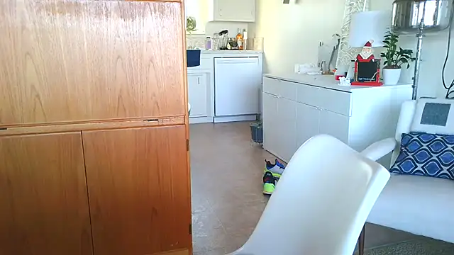 Snapshot of costanza7070 chatting on 12/02/25, 04:24 costanza7070 online show from 12/02/25, 04:24