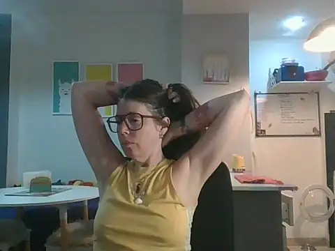 Snapshot of Calentandote chatting on 10/10/25, 08:13 Calentandote online show from 10/10/25, 08:13