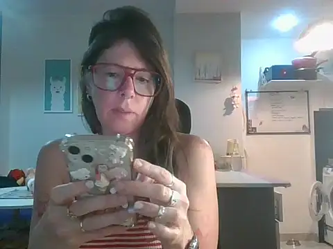 Snapshot of Calentandote chatting on 10/14/25, 08:37 Calentandote online show from 10/14/25, 08:37