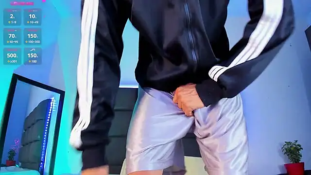 Snapshot of steven_hott8 chatting on 02/28/25, 03:37 steven hott8 online show from 02/28/25, 03:37