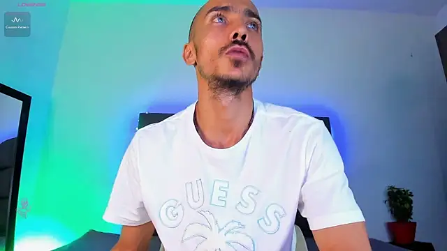 Snapshot of steven_hott8 chatting on 09/10/25, 04:23 steven hott8 online show from 09/10/25, 04:23