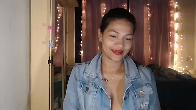 Snapshot of makennaa_ chatting on 09/12/25, 10:04 makennaa online show from 09/12/25, 10:04