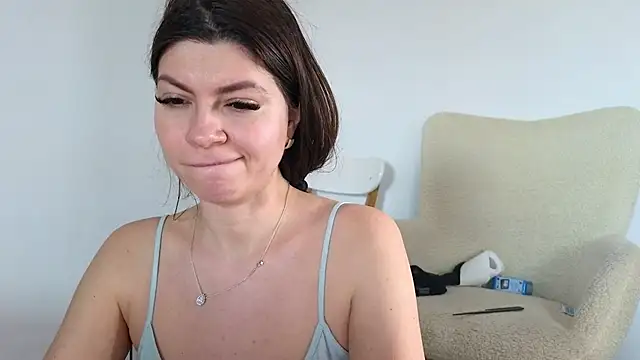 Jullyenn3 online show from 01/14/25, 02:11