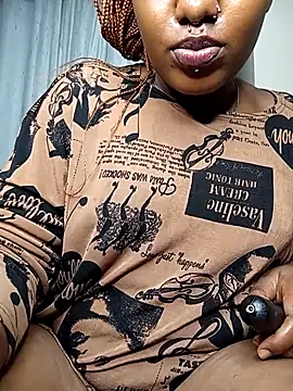 Snapshot of Pretty_tiffany chatting on 10/28/25, 09:17 Pretty tiffany online show from 10/28/25, 09:17