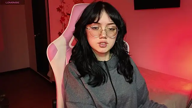 Snapshot of suzumi__ chatting on 12/05/24, 05:48 suzumi online show from 12/05/24, 05:48