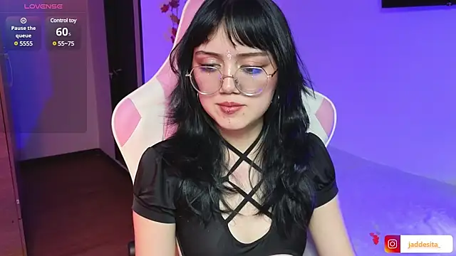 Snapshot of suzumi__ chatting on 12/27/24, 10:16 suzumi online show from 12/27/24, 10:16